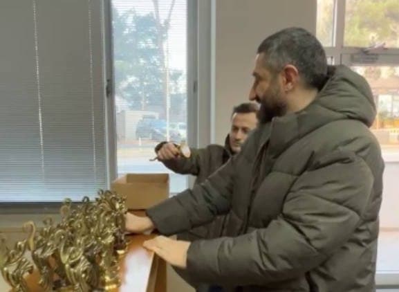 “სამარცხვინოდ მიგვაჩნია რაიმე კავშირის ქონა ყველა იმ პირთან, რომელიც მხარს უჭერს ძალადობას” – “დურუჯის” ლაურეატებმა ლაშა პაპაშვილს ჯილდოები დაუბრუნეს