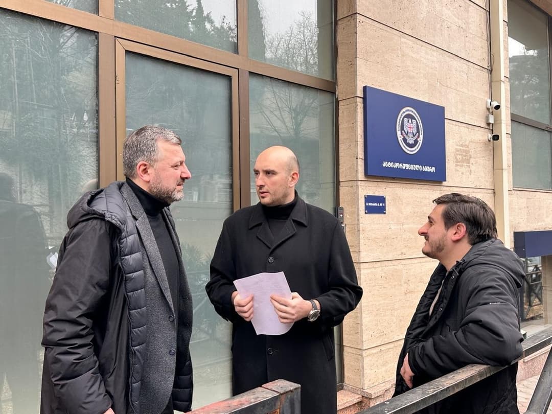 “ერთიანობა – ნაციონალური მოძრაობის” წევრები პარლამენტის წევრის სტატუსით ქონებრივი დეკლარაციის შევსებაზე უარს ამბობენ