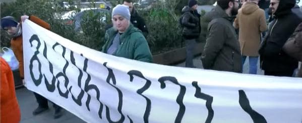 რესპუბლიკის მოედანზე სხვადასხვა სფეროს წარმომადგენლები იკრიბებიან