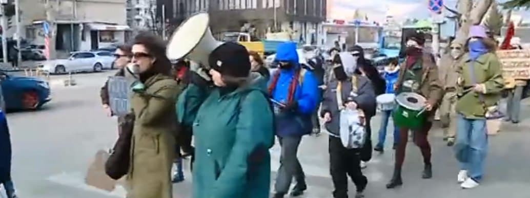 სარაჯიშვილის მეტროდან საპროტესტო მსვლელობა იმართება