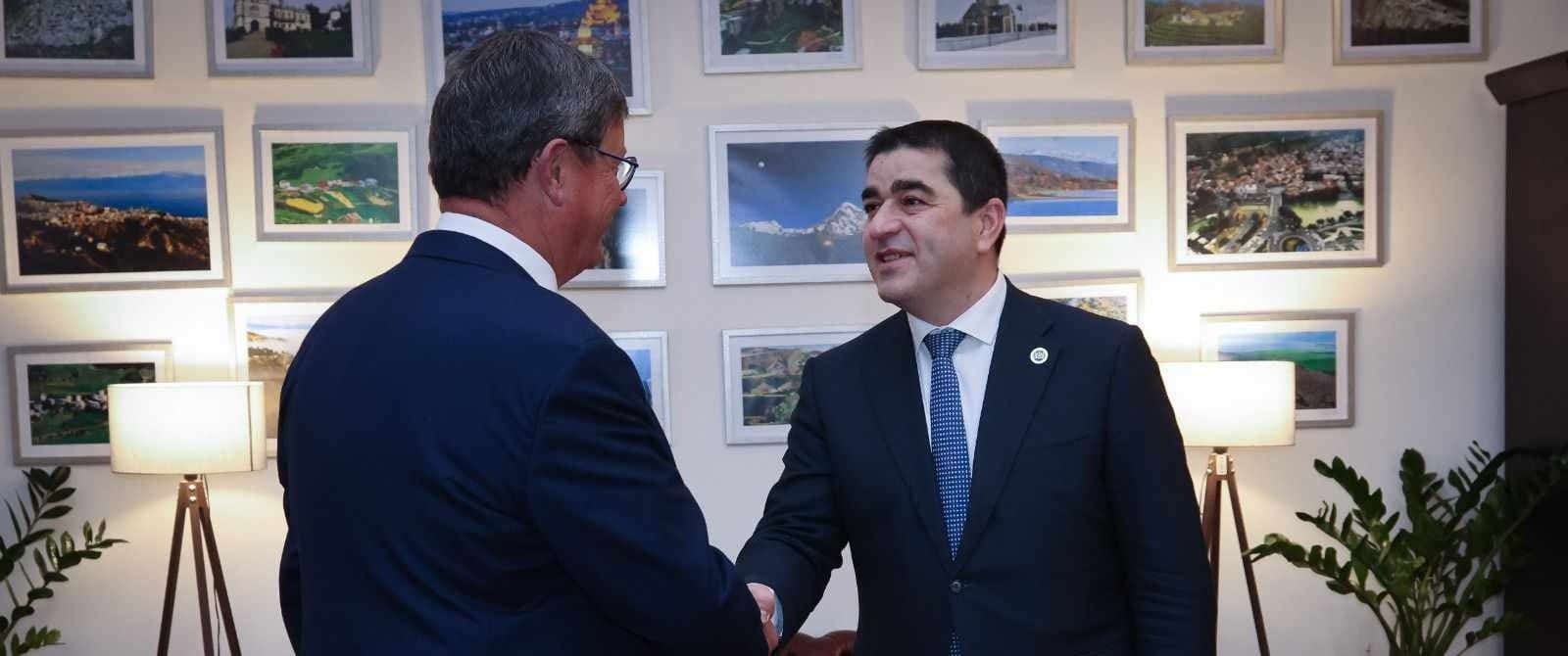 Frontnews image description