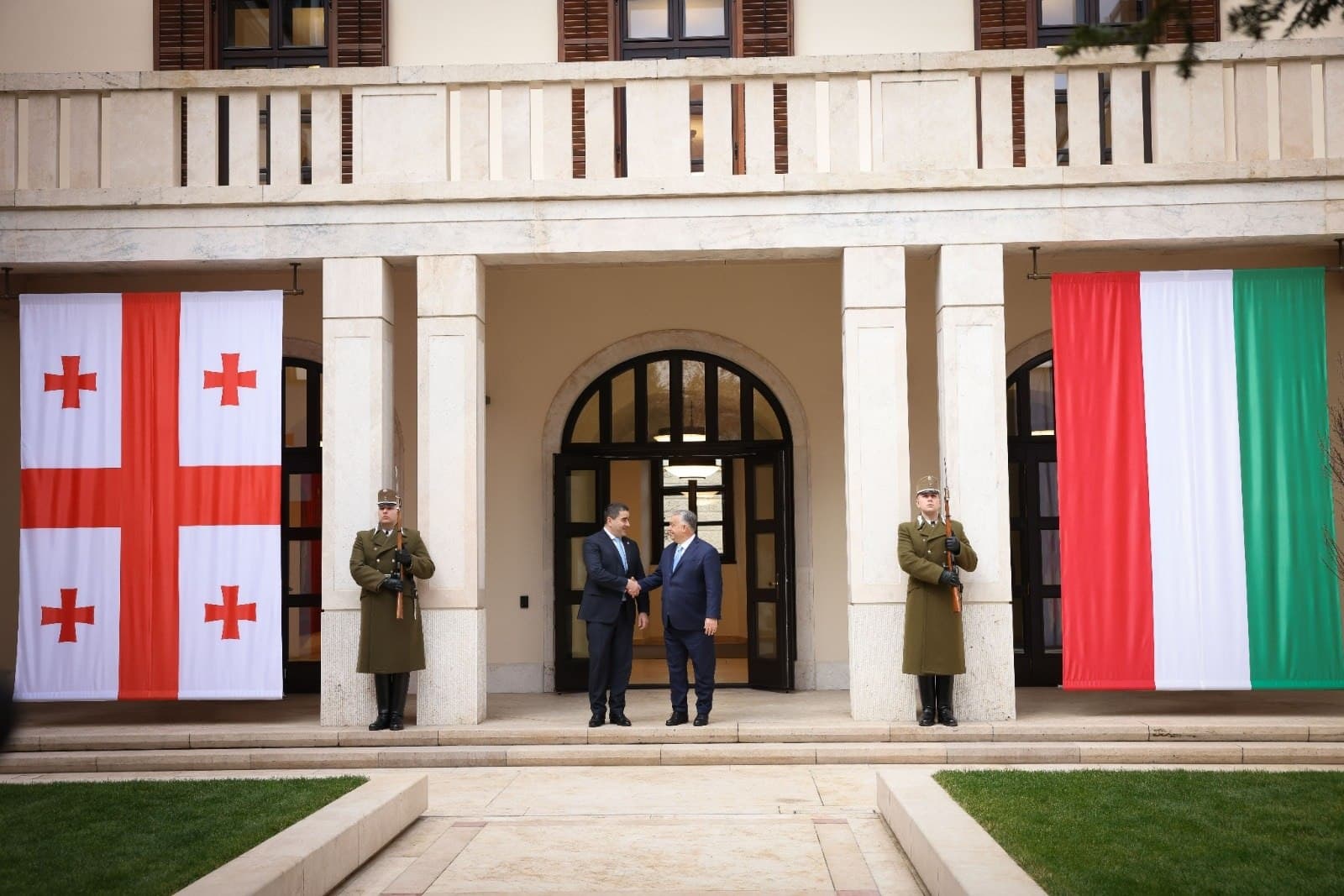 Frontnews image description