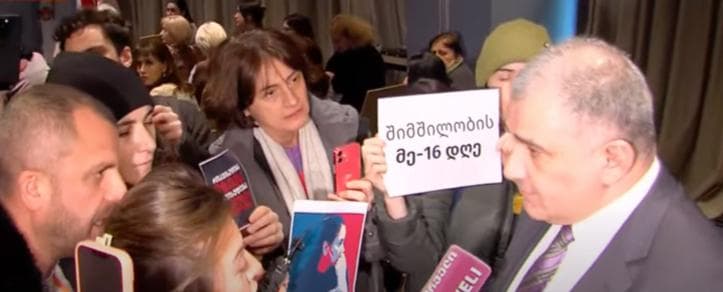 ჟურნალისტები მიხეილ სარჯველაძისგან მზია ამაღლობელის ჯანმრთელობის მდგომარეობის შესახებ ინფორმაციას მოითხოვენ