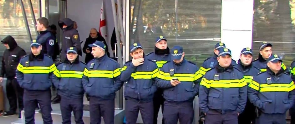 თემქაზე, პოლიციის შენობასთან აქციის რამდენიმე მონაწილე დააკავეს