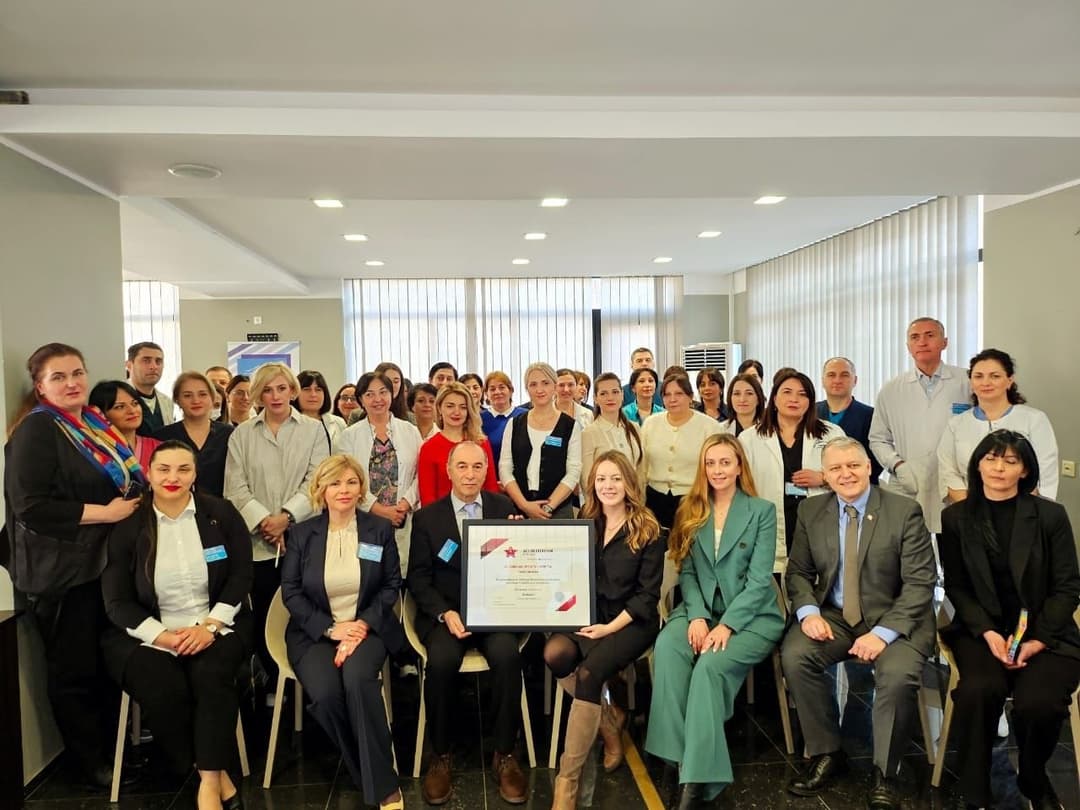 “აკრედიტაცია კანადის” წარმომადგენლებმა “ჯო ენის საუნივერსიტეტო ჰოსპიტალს” პლატინიუმის სერტიფიკატი ოფიციალურად გადასცეს