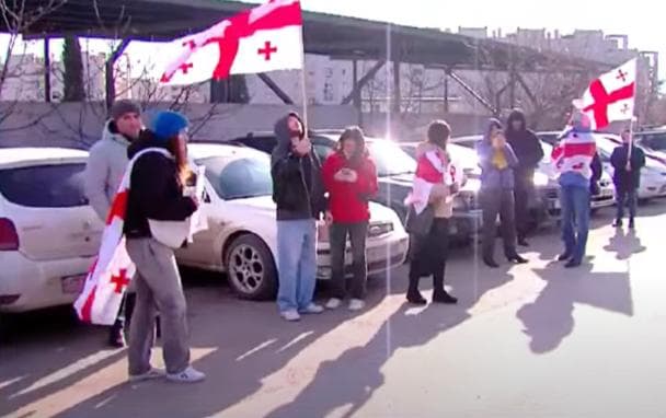 მიგრაციის დეპარტამენტთან თემურ ქათამაძის სოლიდარობის აქცია იმართება