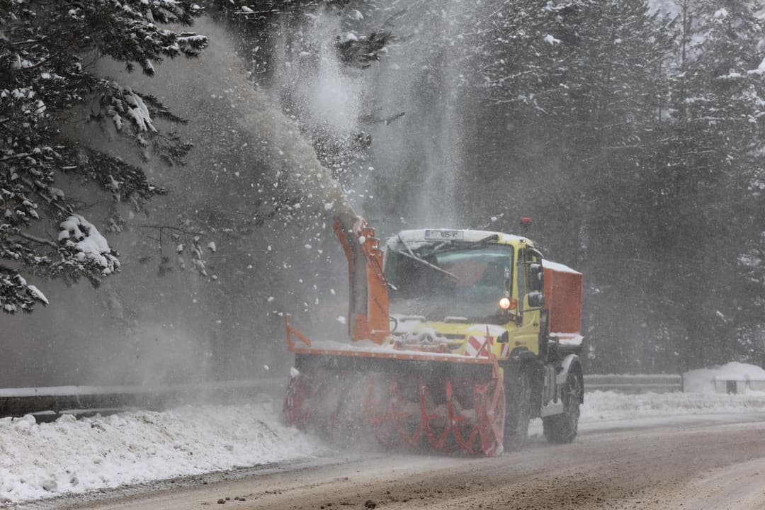 ბორჯომის მუნიციპალიტეტში თოვლის საფარისაგან გზების გაწმენდა ინტენსიურად მიმდინარეობს