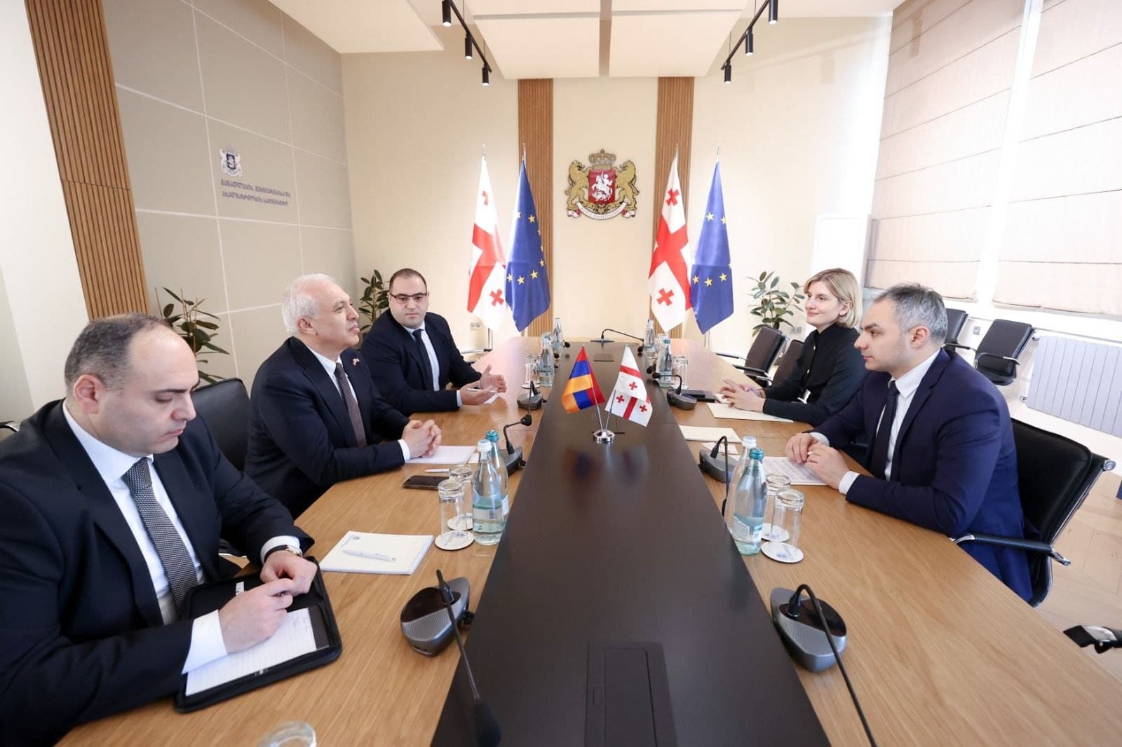 Frontnews image description