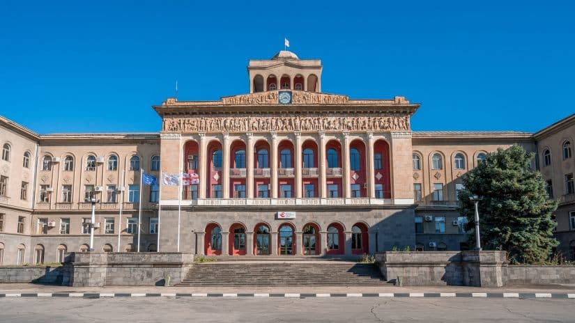 რუსთავში მეტალურგიული ქარხნის თანამშრომელთა ნაწილი გაიფიცა