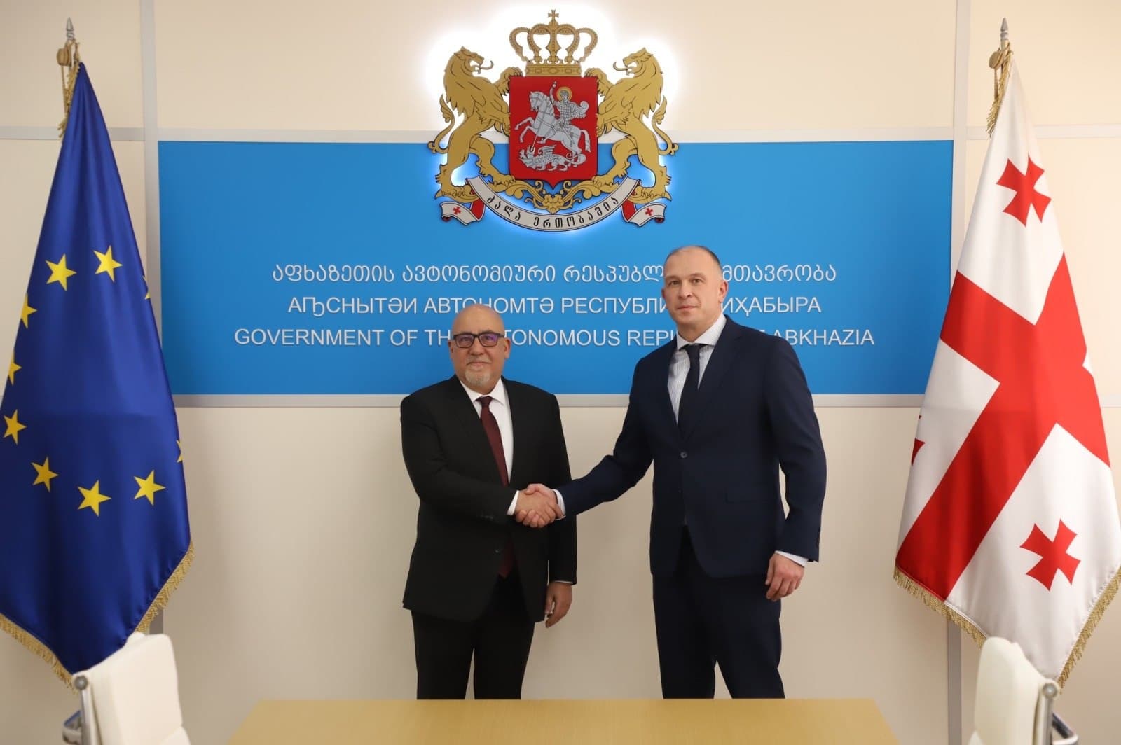 Frontnews image description