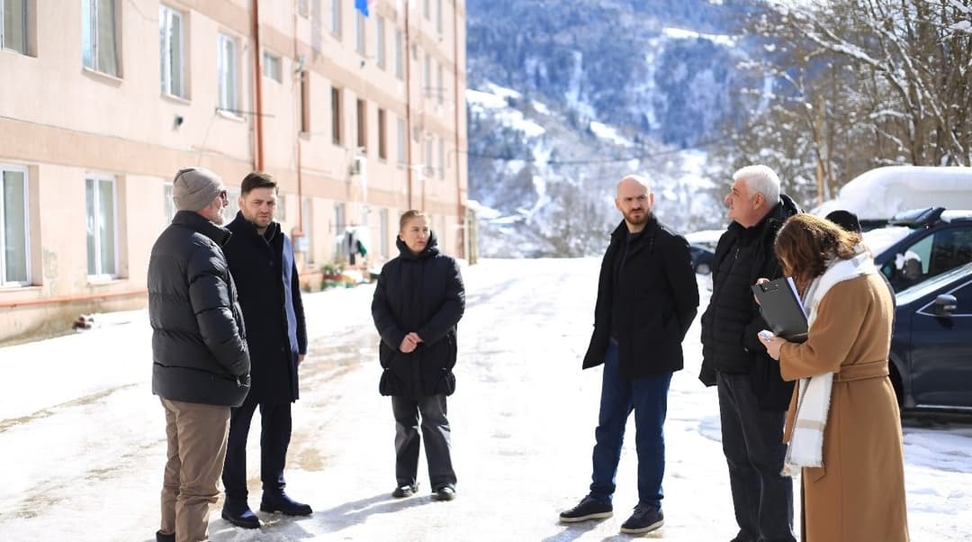 დავით მორგოშია ბორჯომსა და ხაშურში მცხოვრებ აფხაზეთიდან დროებით დევნილებს შეხვდა