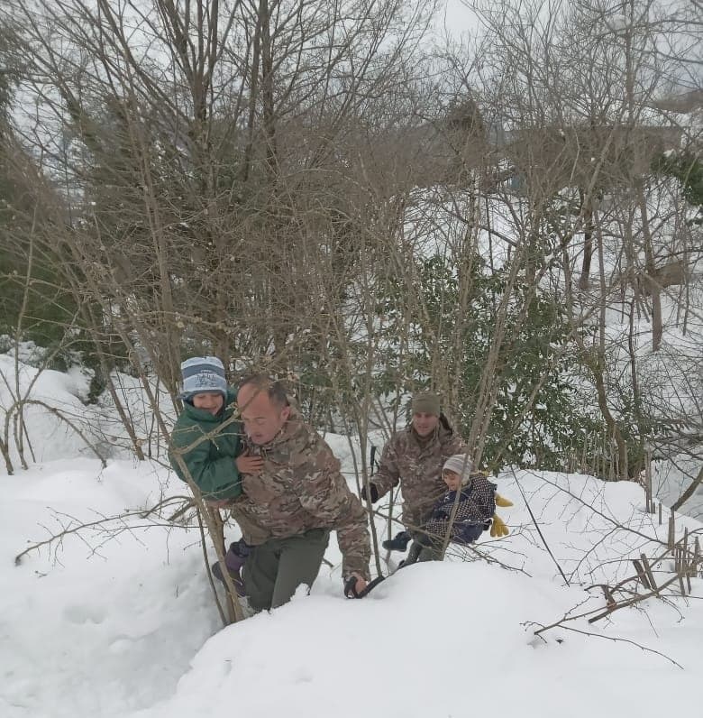 სტიქიის შედეგებთან გამკლავების პროცესში სამხედროები აქტიურად მონაწილეობენ