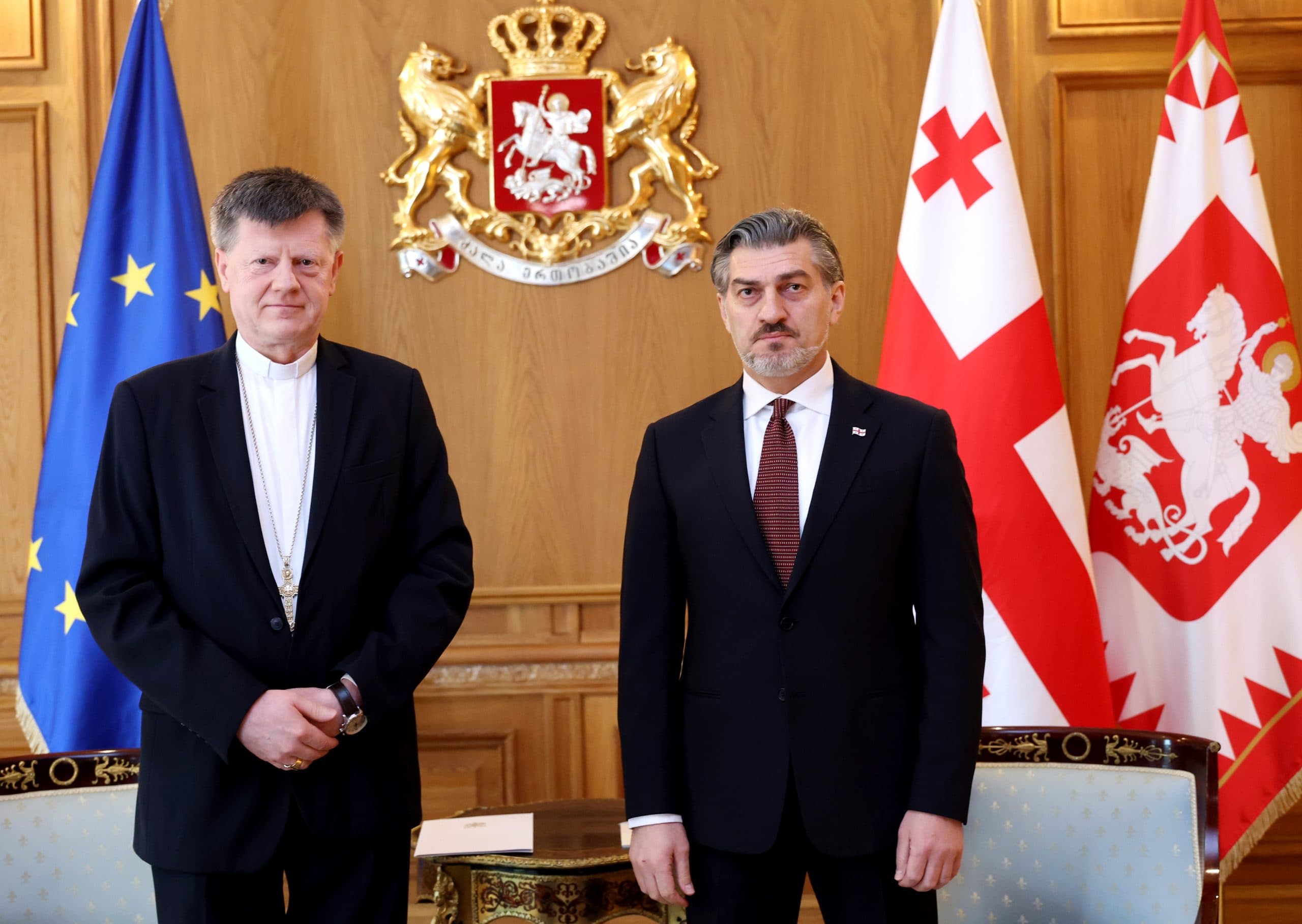 Frontnews image description