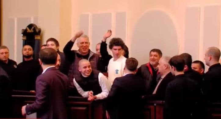 აქციების დროს დაკავებული 8 პირი პატიმრობაში რჩება