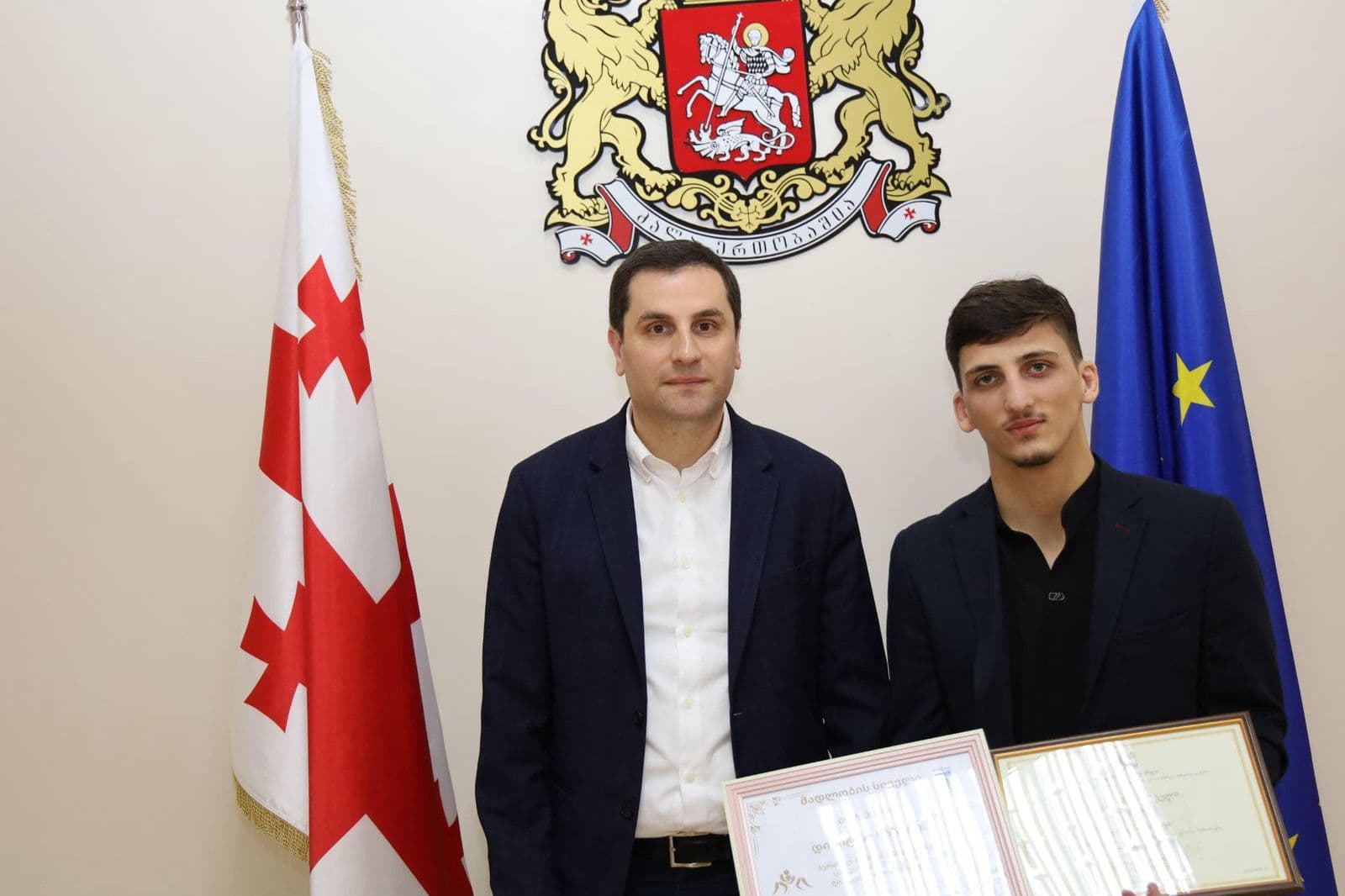 Frontnews image description