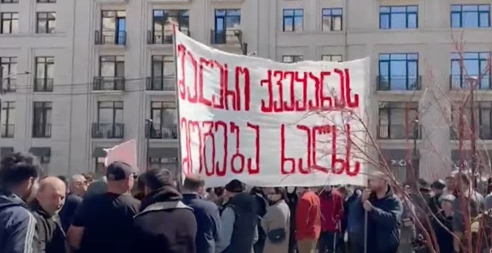 “ერთი გზა დაგვრჩება, რომ ჩავკეტოთ ქალაქი” – ჭიათურელი მაღაროელების პროტესტი გრძელდება