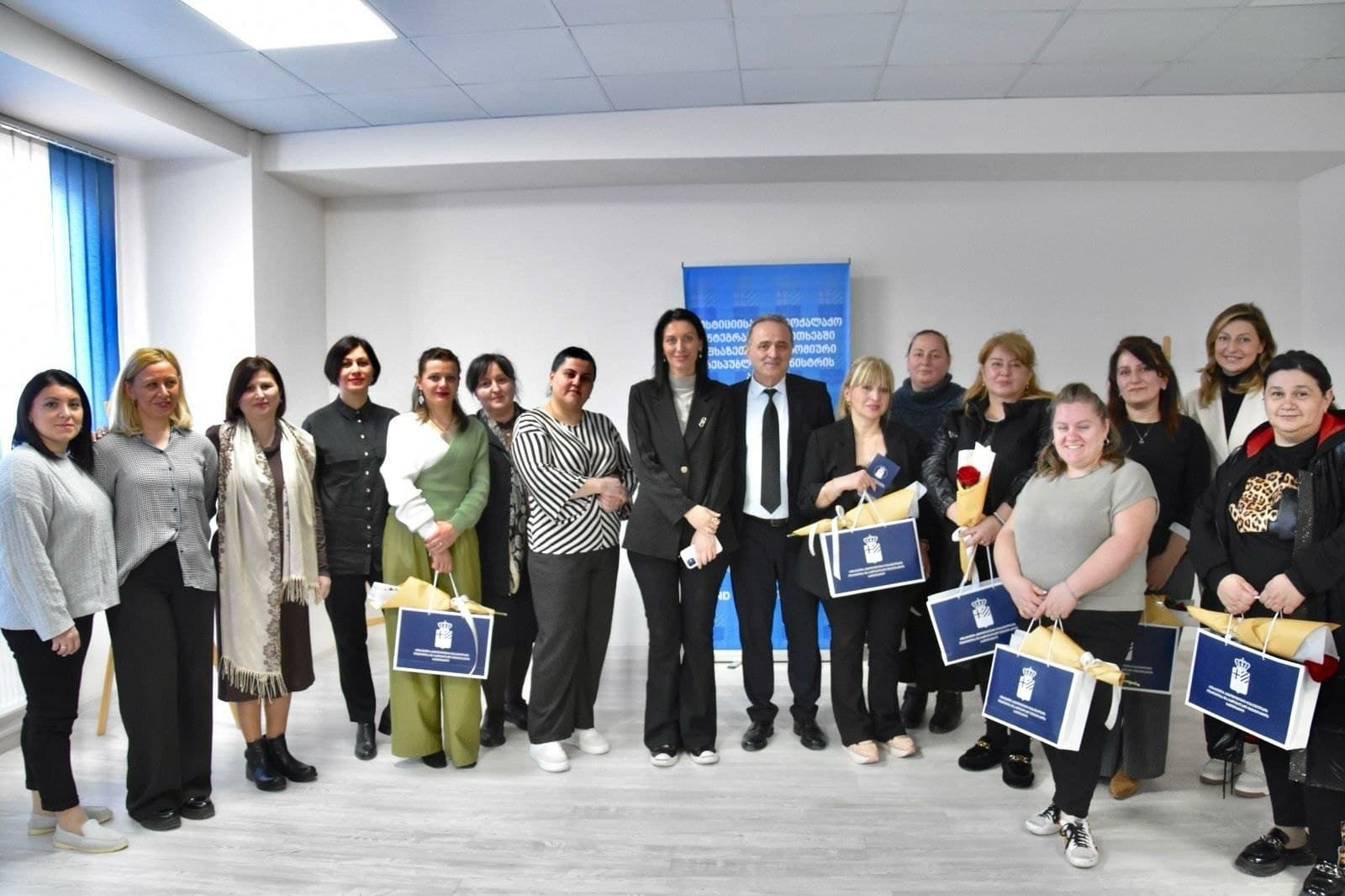 Frontnews image description