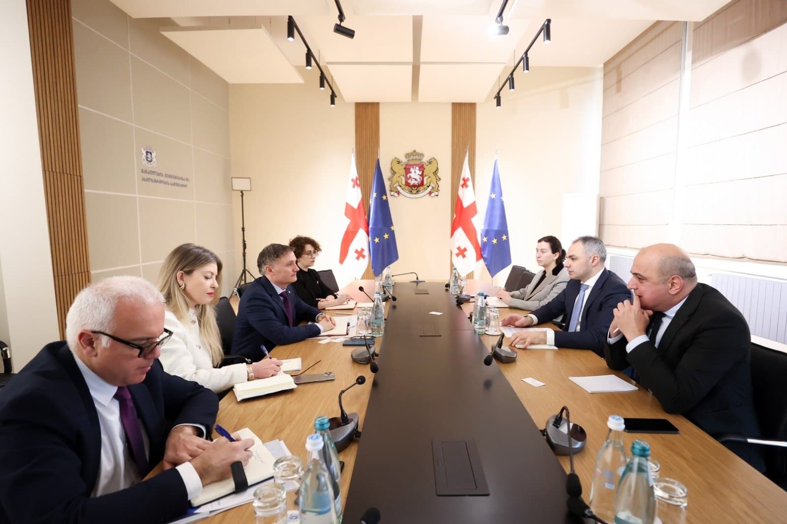 Frontnews image description