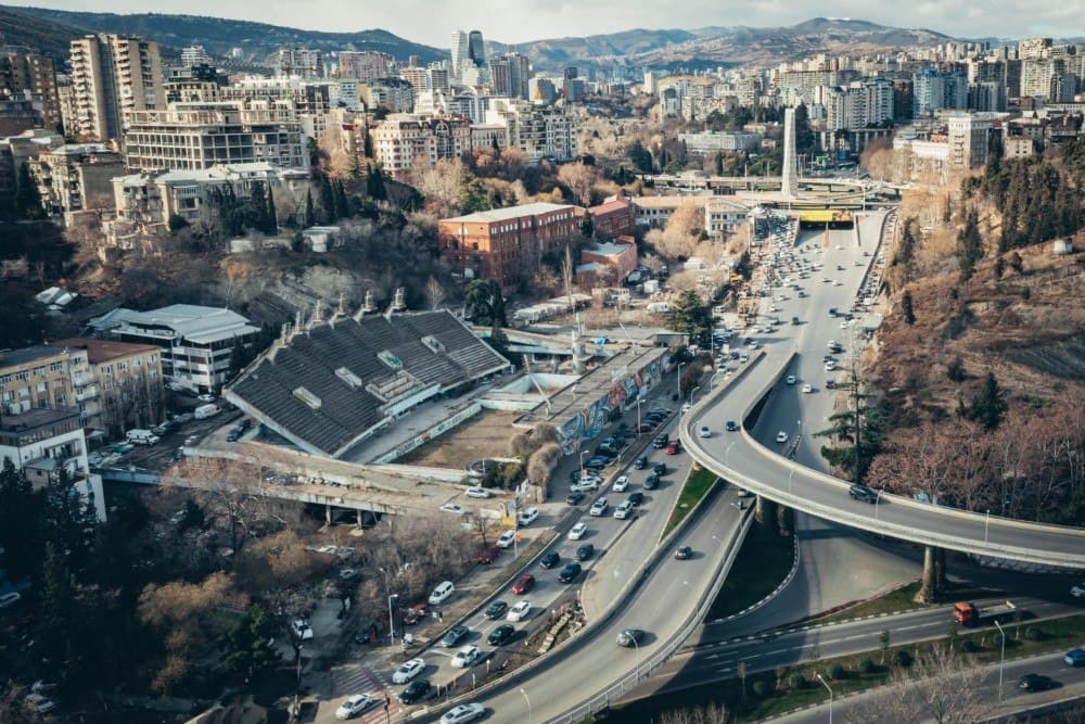 გმირთა მოედანზე და “ლაგუნა ვერეს” მიმდებარე ტერიტორიაზე საავტომობილო მოძრაობა დროებით შეიზღუდება