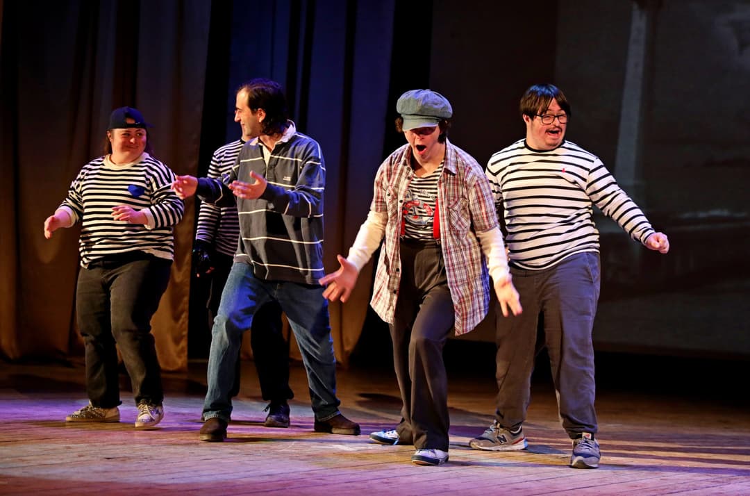 გორში, დაუნის სინდრომის საერთაშორისო დღესთან დაკავშირებით განსაკუთრებული საჭიროების მქონე პირების მონაწილეობით სპექტაკლი გაიმართა