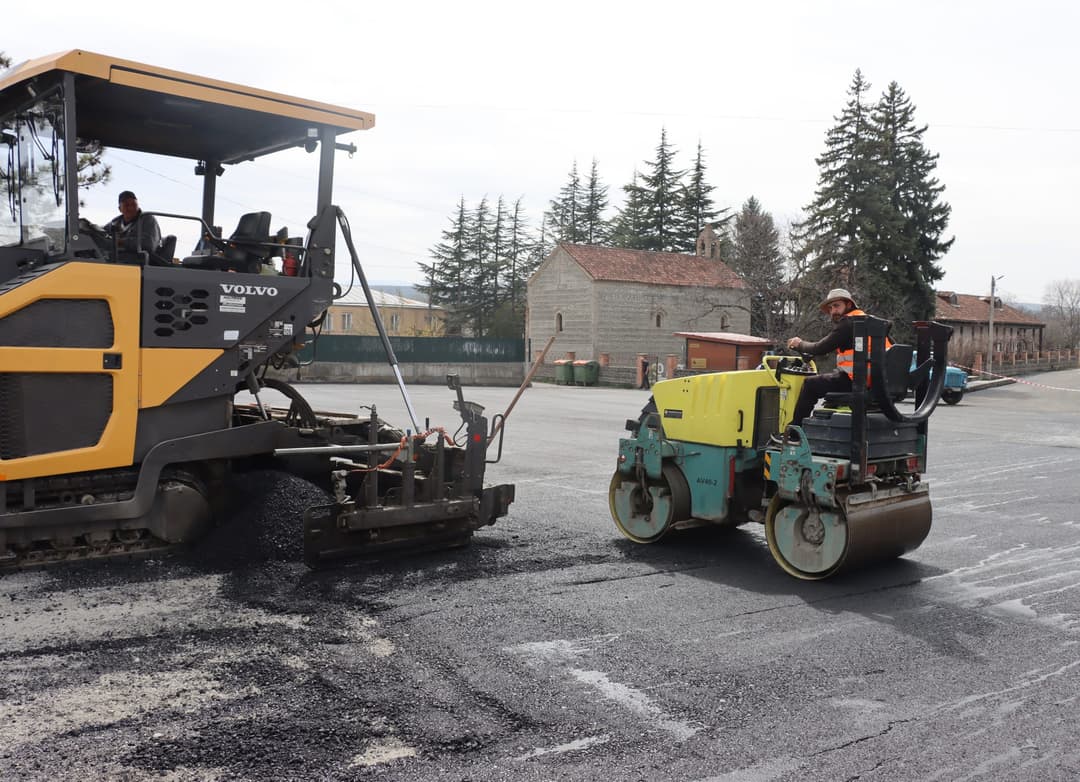 ვარიანში იაკობ გოგებაშვილის სახლ-მუზეუმთან მისასვლელი გზისა და მოედნის რეაბილიტაცია მიმდინარეობს