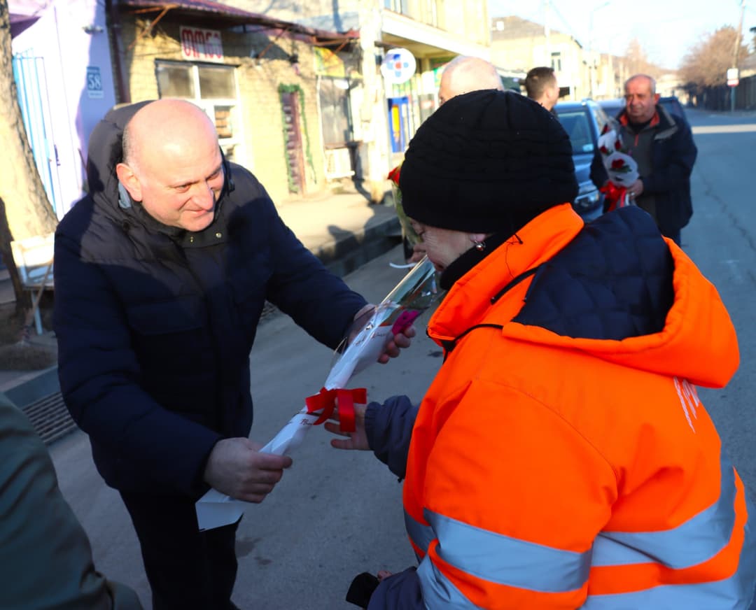 გორის მუნიციპალიტეტის მერის მოვალეობის შემსრულებელმა მეეზოვე ქალბატონებს ქალთა საერთაშორისო დღე მიულოცა