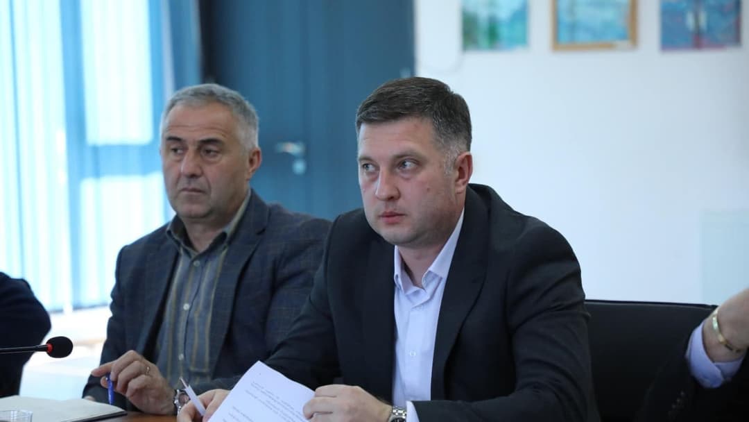 სერგი ხიდეშელმა სახელმწიფო რწმუნებულს მიმდინარე წლის მანძილზე განხორციელებული და დაგეგმილი ღონისძიებები ანგარიში წარუდგინა