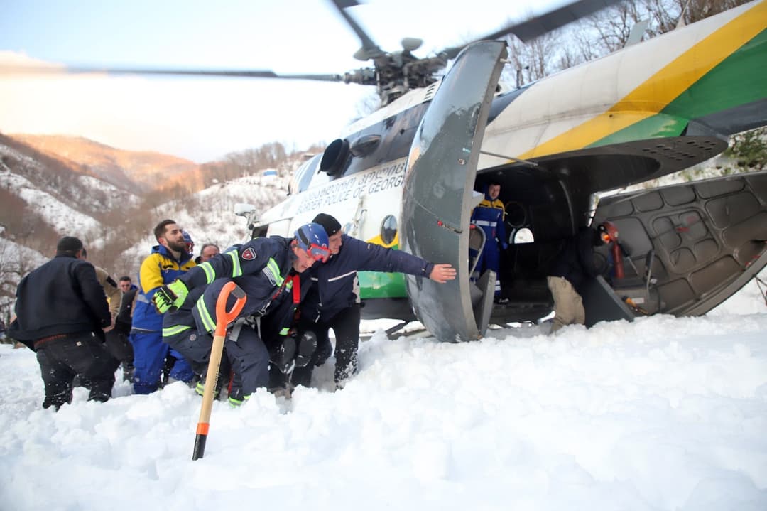 მეხანძრე-მაშველებმა სასაზღვრო პოლიციის ვერტმფრენით გურიის ერთ-ერთი სოფლიდან ადგილობრივი სამედიცინო დაწესებულებაში გადაიყვანეს