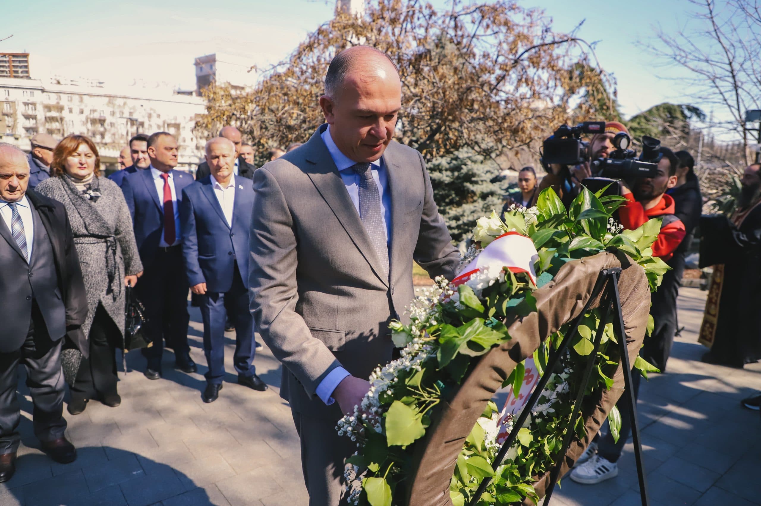 Frontnews image description