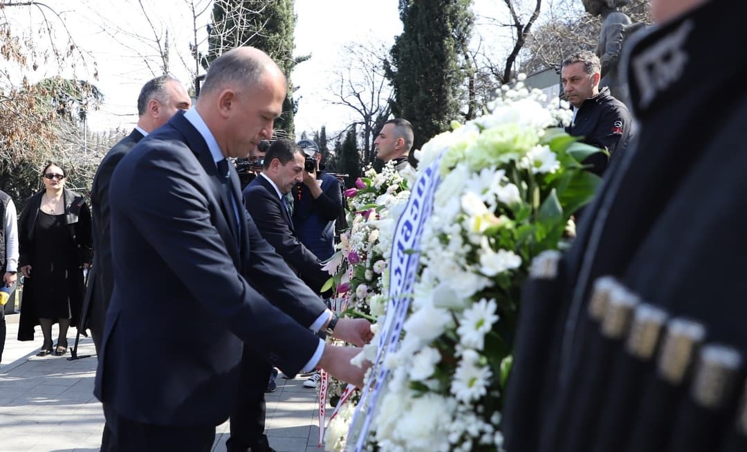 ლევან მგალობლიშვილი – ქართულმა შეიარაღებულმა ძალებმა საკუთარი სიცოცხლის ფასად, ამ უთანასწორო და სასტიკ ბრძოლაში ათასობით უდანაშაულო მოქალაქის სიცოცხლე გადაარჩინა