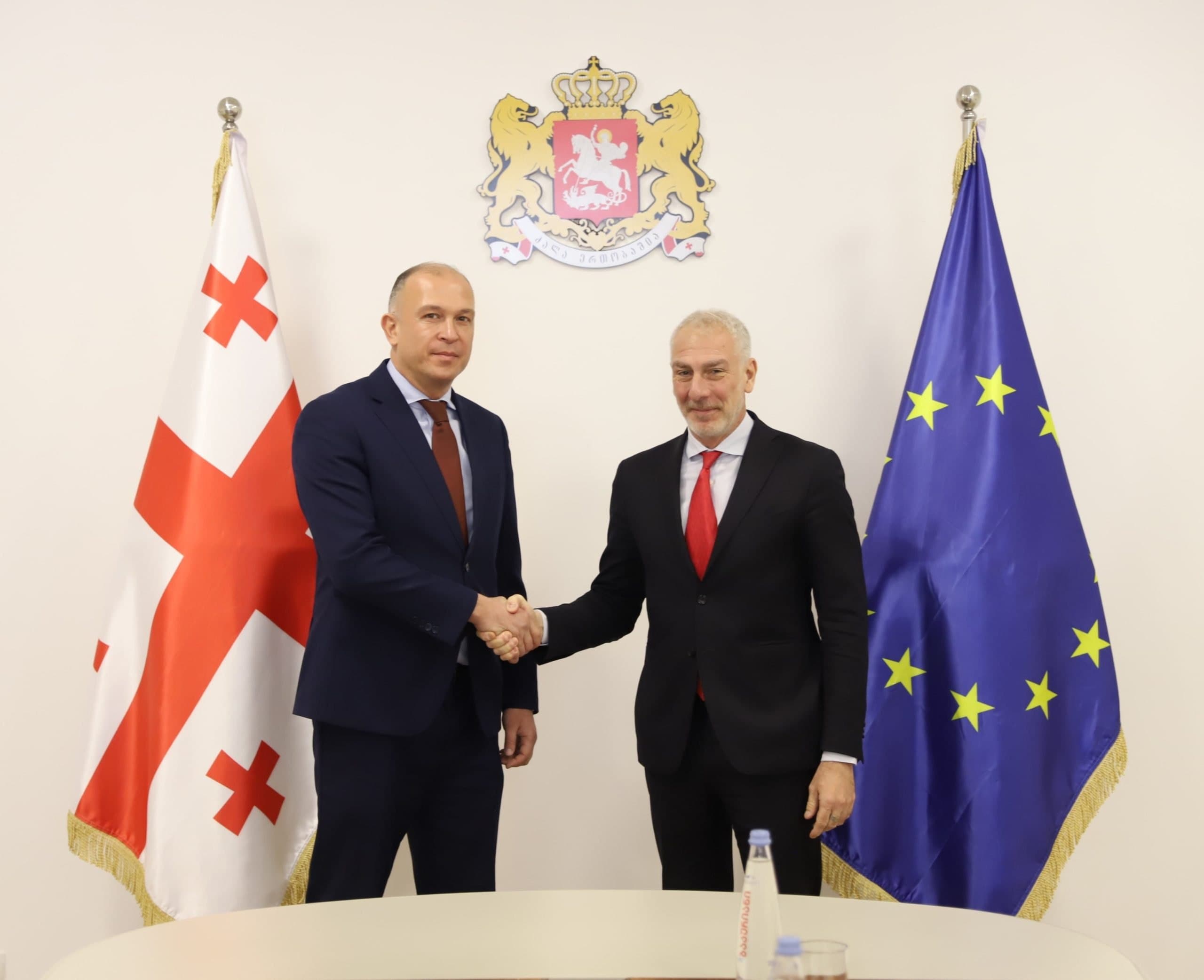 Frontnews image description