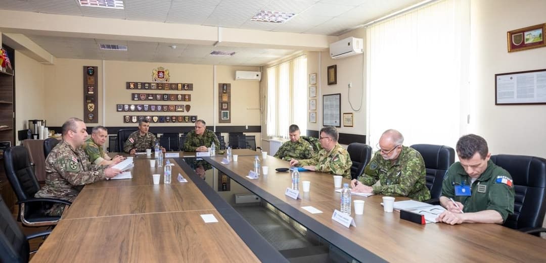 საქართველოში სამუშაო ვიზიტით ნატოს გაერთიანებული ძალების საწვრთნელი ცენტრის მეთაურის მოადგილე იმყოფებოდა