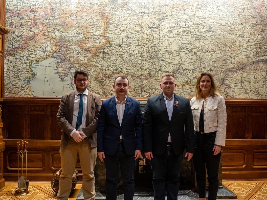 გიორგი ჩაკვეტაძე უნგრეთის მმართველი პარტიის (Fidesz) ცენტრალურ ოფისს ეწვია