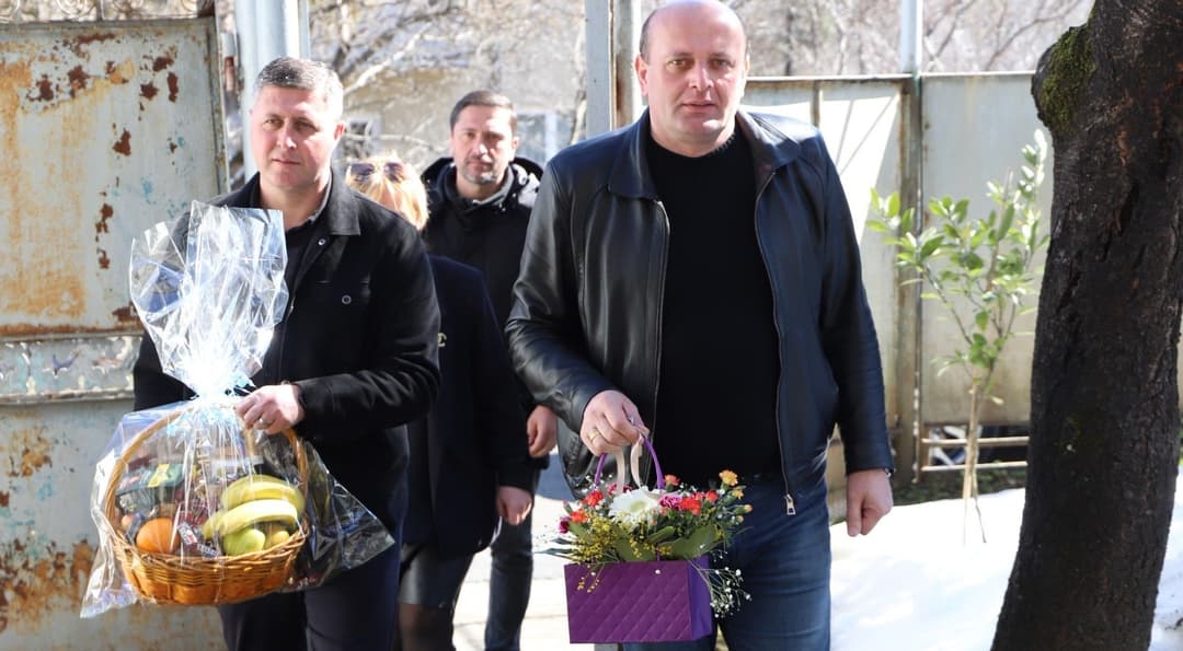 თერჯოლაში საქართველოს ერთიანობისთვის დაღუპული გმირების დედებს და მეუღლეებს, გაზაფხულის დღესასწაულები მიულოცეს