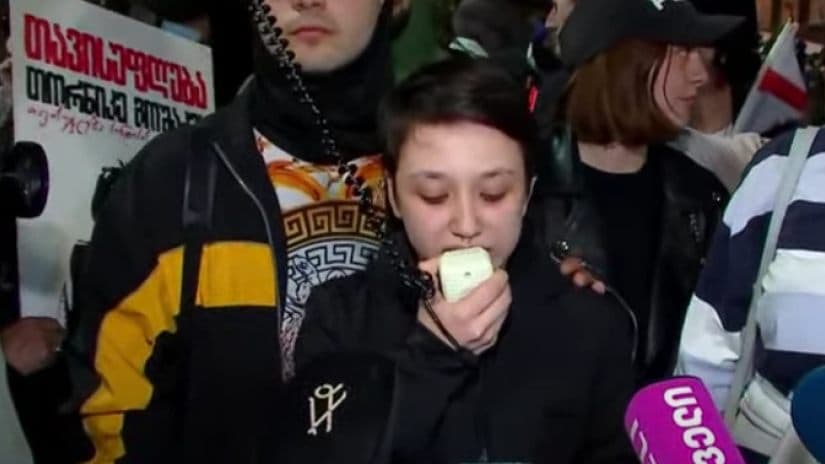 სეუს სტუდენტებმა რუსთაველზე 24-საათიანი უწყვეტი პროტესტი დაიწყეს