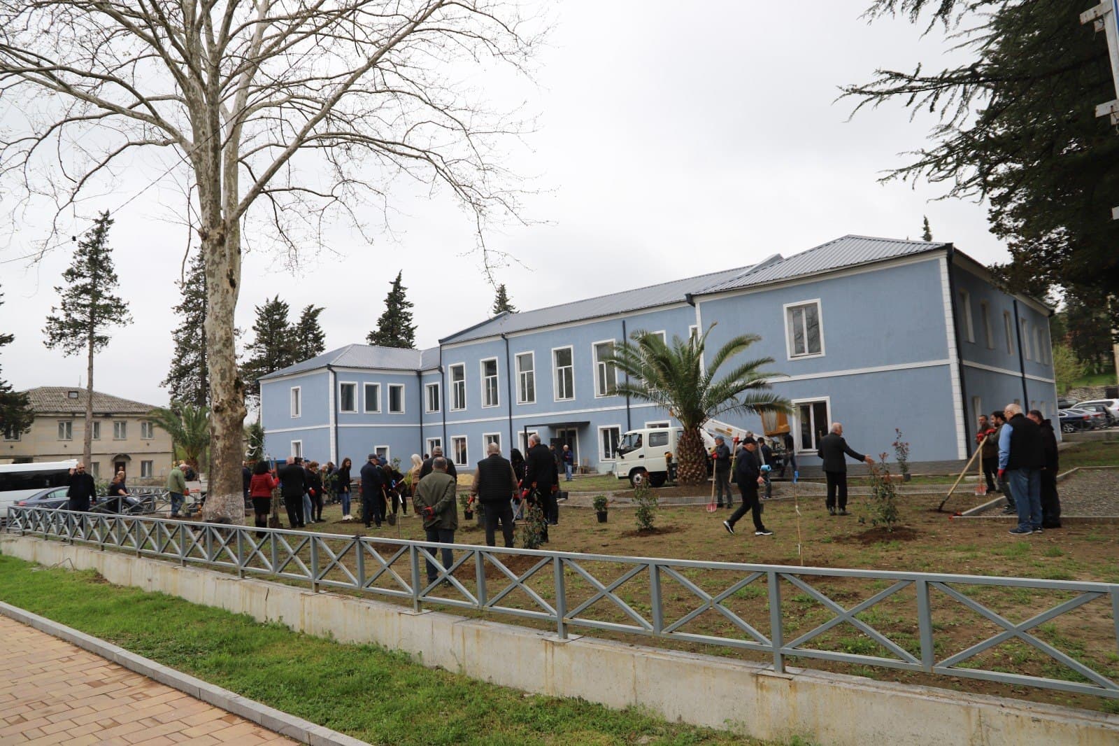 Frontnews image description