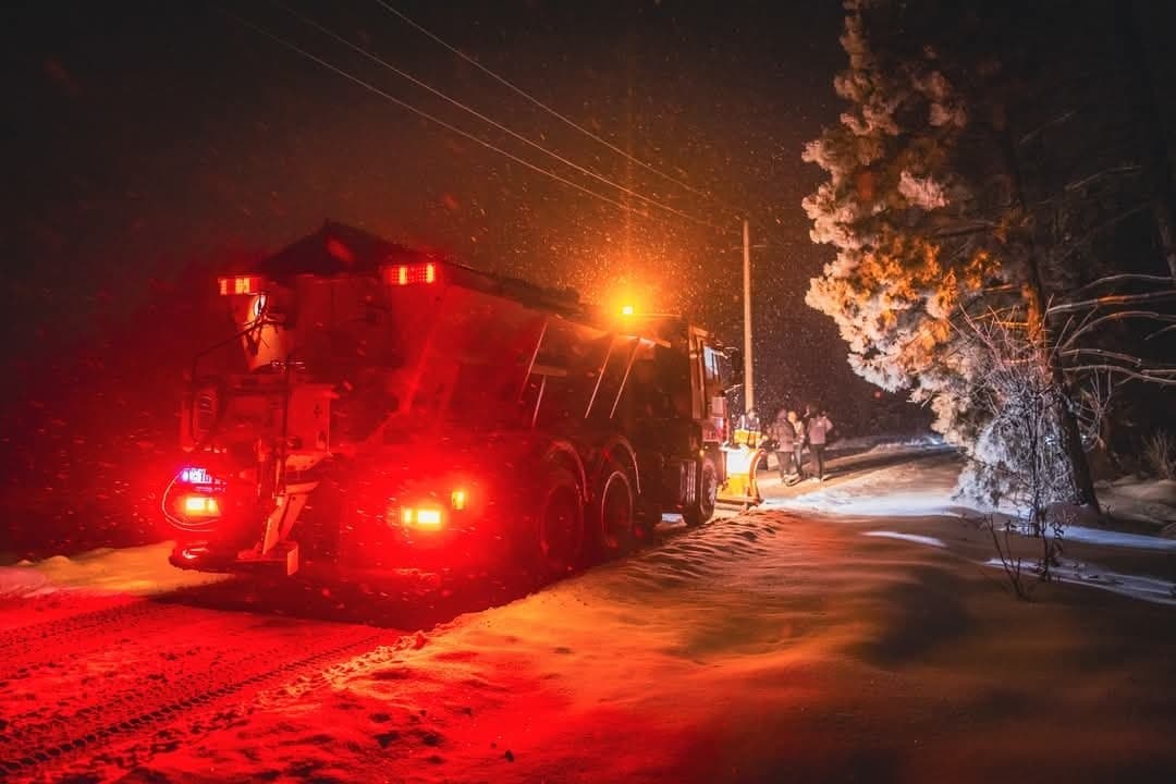 მერია – თბილისის ქუჩებსა და ქალაქის შემოგარენში გზები იწმინდება და ტექნიკური მარილი იყრება