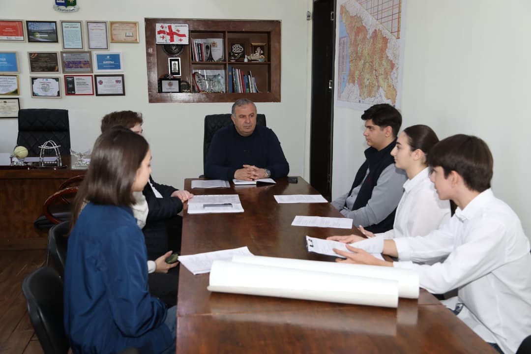 წყალტუბოს მერიაში ახალგაზრდული ინიციატივების – “გააკეთე შენი ქალაქისთვის” ფარგლებში პროექტების პრეზენტაცია გაიმართა