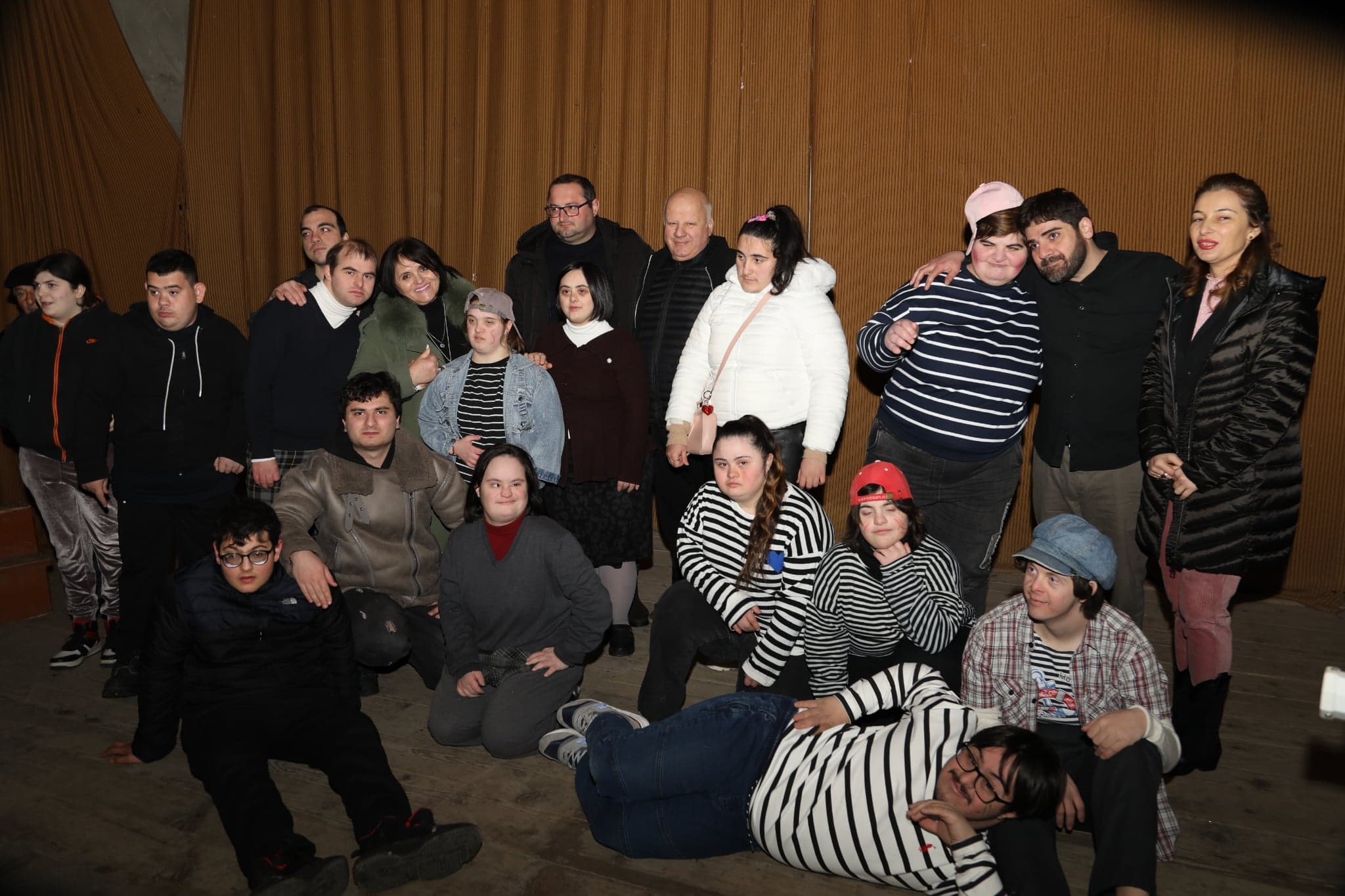 Frontnews image description