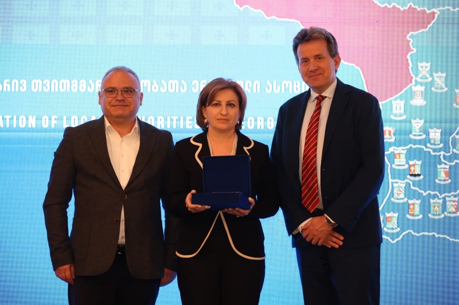 Frontnews image description