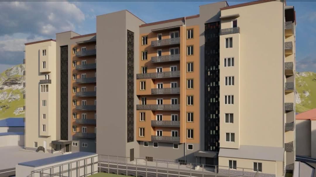 ბორჯომში, თორის N6-ში მრავალბინიანი საცხოვრებელი სახლის ფასადების რეაბილიტაცია დაიწყო