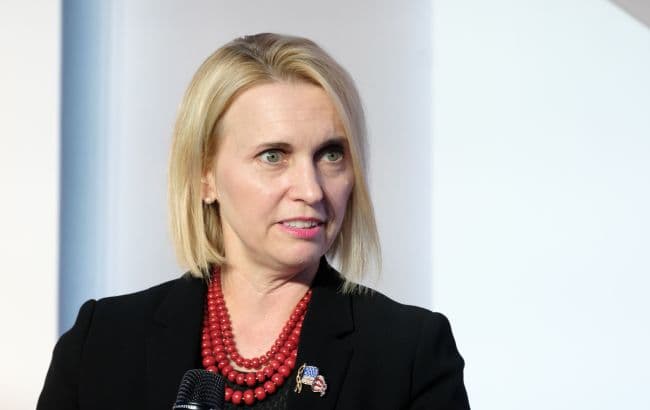 აშშ-ის ელჩი კიევზე თავდასხმას გამოეხმაურა და ზელენსკის კრიტიკის შემდეგ რუსეთი ახსენა