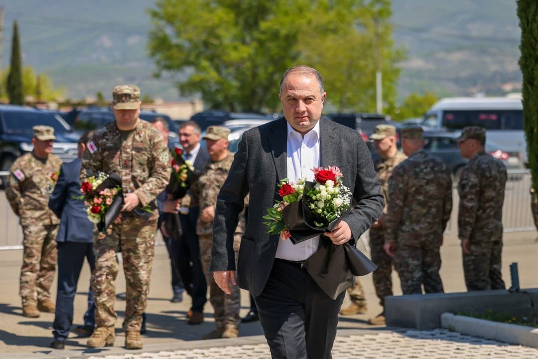 ირაკლი ჩიქოვანმა დაღუპული გმირების ხსოვნას პატივი მიაგო
