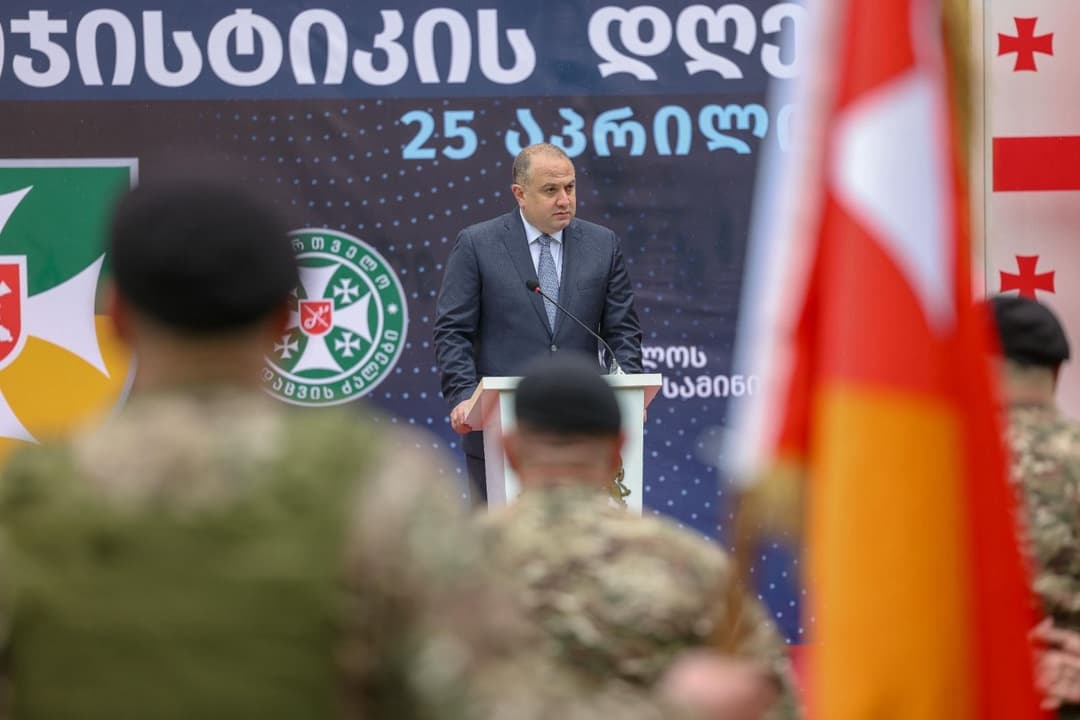 ირაკლი ჩიქოვანმა სამხედრო მოსამსახურეებს ლოჯისტიკის დღე მიულოცა