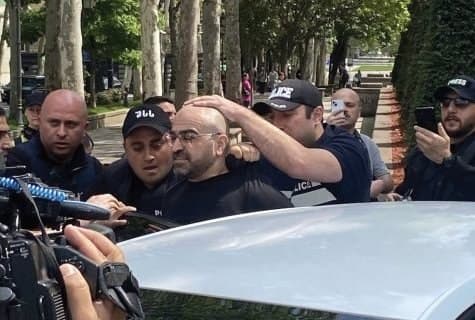 რუსთაველზე აქციის ორი მონაწილე დააკავეს