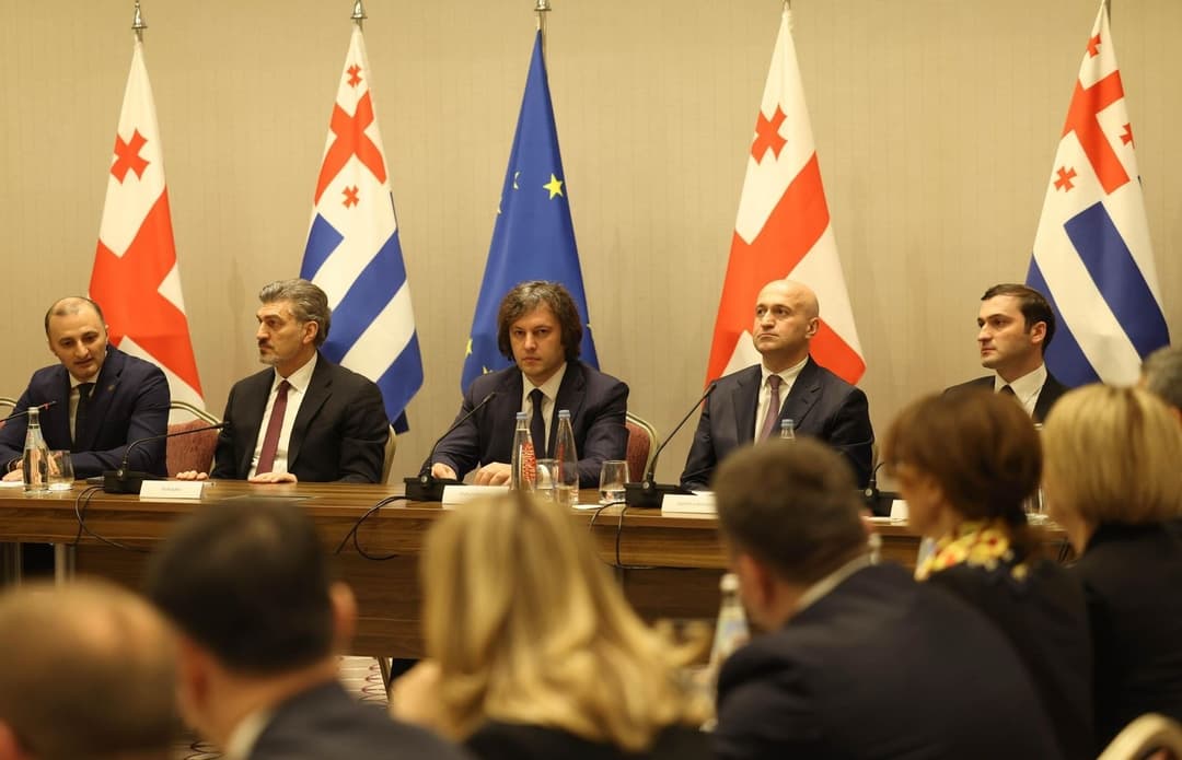 ირაკლი კობახიძემ მიხეილ ყაველაშვილთან ერთად სულხან თამაზაშვილი ადგილობრივი ხელისუფლების წარმომადგენლებს წარუდგინა