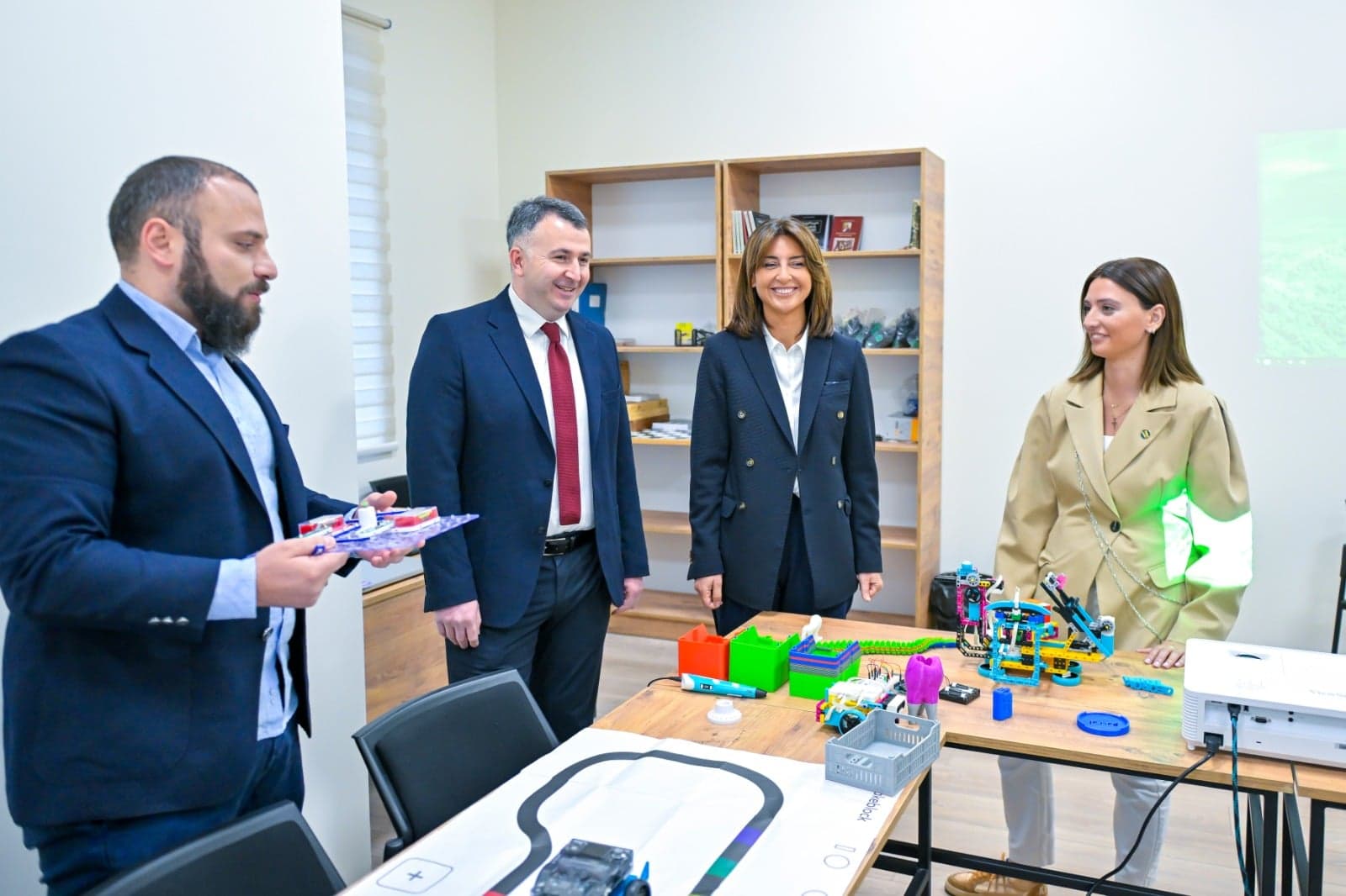 Frontnews image description