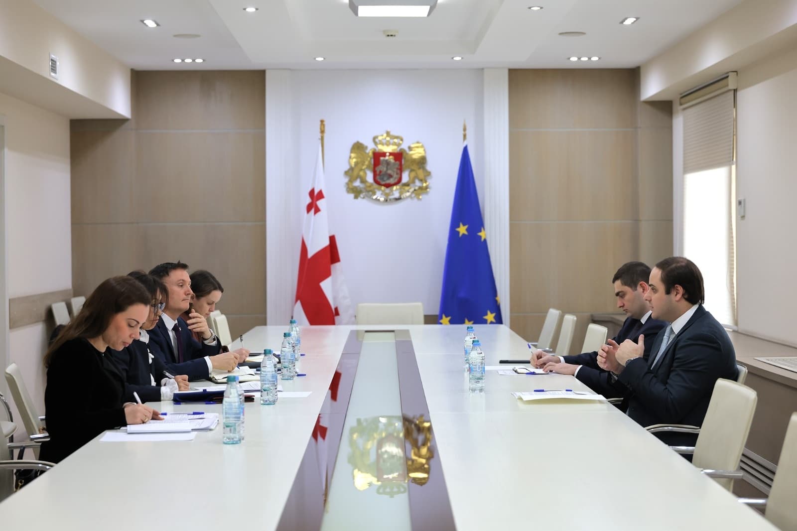 Frontnews image description