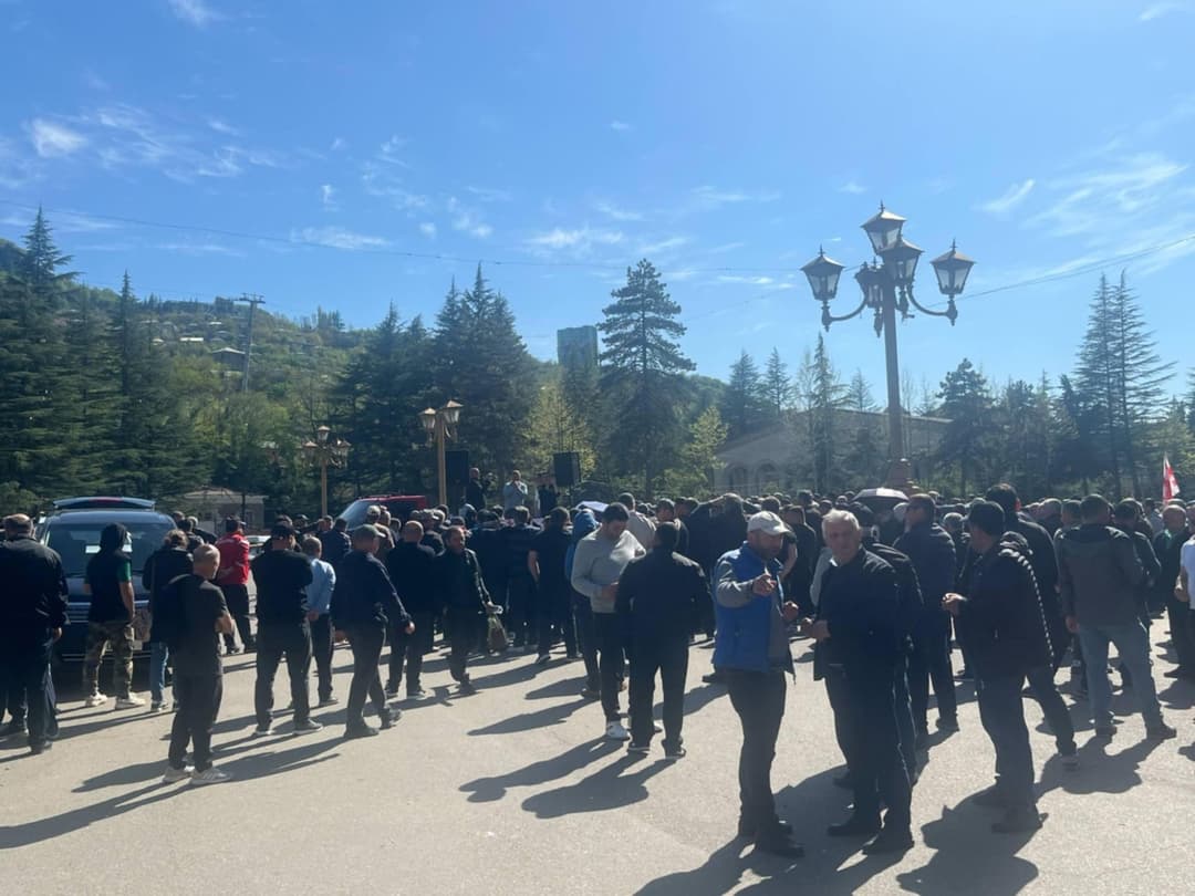 მაღაროელები “ჭიათურა მენეჯმენტ კომპანიის” გადაწყვეტილებას აპროტესტებენ