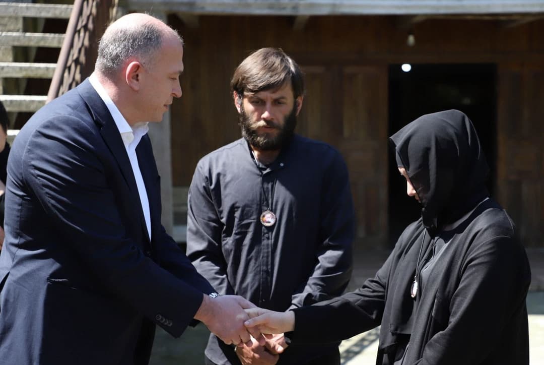 საბერიოში დაღუპული ბავშვების მშობლებს ზუგდიდის მუნიციპალიტეტის სოფელ კოკში საცხოვრებელი სახლი გადაეცათ